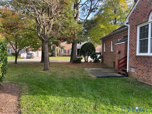 Property Slideshow image 3 of 34 | 4900 breckstone pl, North Chesterfield, VA, 23234