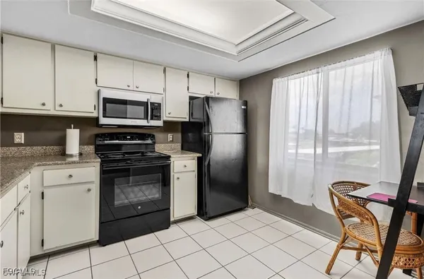 Property Slideshow image 2 of 41 | 11170 caravel cir 210, Fort Myers, FL, 33908