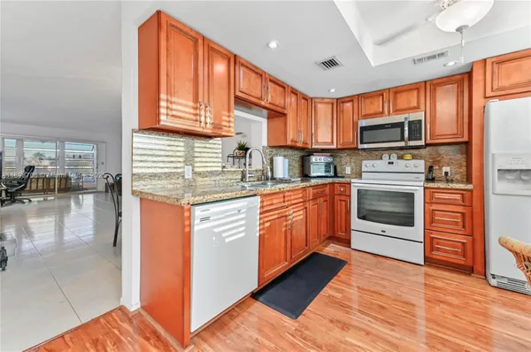 Property Slideshow image 3 of 20 | 2802 victoria way k4, Coconut Creek, FL, 33066