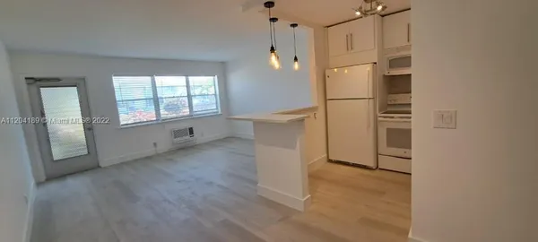 Property Slideshow image 2 of 18 | 155 easthampton g 155, West Palm Beach, FL, 33417