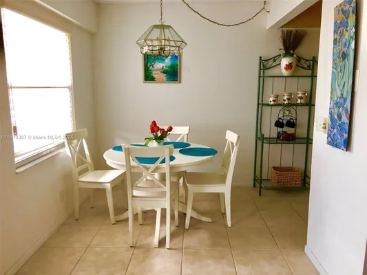 Property Slideshow image 3 of 22 | 300 sw 134th way 405e, Pembroke Pines, FL, 33027