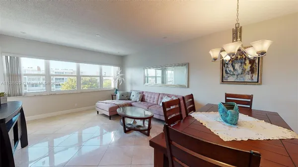 Property Slideshow image 2 of 36 | 329 se 3rd st 402p, Hallandale Beach, FL, 33009