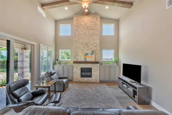 Property Slideshow image 3 of 37 | 429 mayapple rd, Horseshoe Bay, TX, 78657