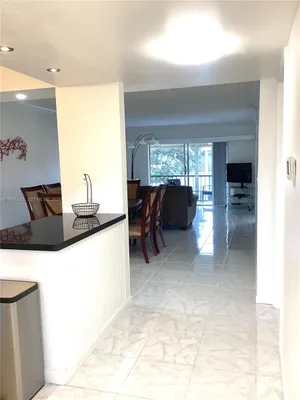 Property Slideshow image 3 of 38 | 681 s hollybrook dr 307, Pembroke Pines, FL, 33025