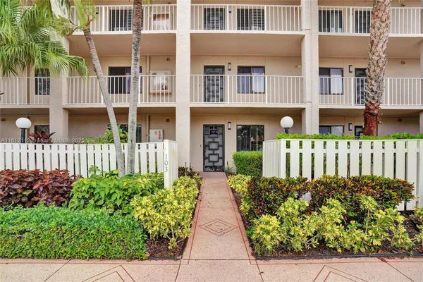 Property Slideshow image 2 of 38 | 6241 pointe regal cir 103, Delray Beach, FL, 33484