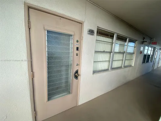 Property Slideshow image 2 of 11 | 430 southampton b 430, West Palm Beach, FL, 33417