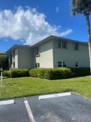 Property Slideshow image 2 of 20 | 29 lake vista trl 201, Port St Lucie, FL, 34952