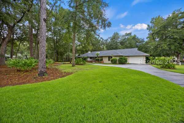 Property Slideshow image 2 of 48 | 10 teal ln, Hilton Head Island, SC, 29926
