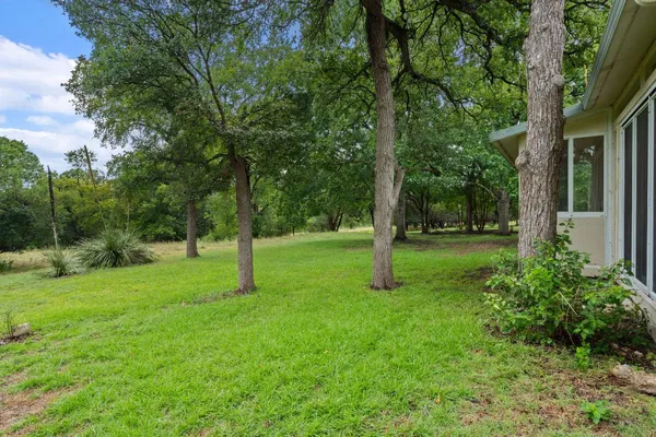 Property Slideshow image 2 of 25 | 133 crystal springs dr, Georgetown, TX, 78633