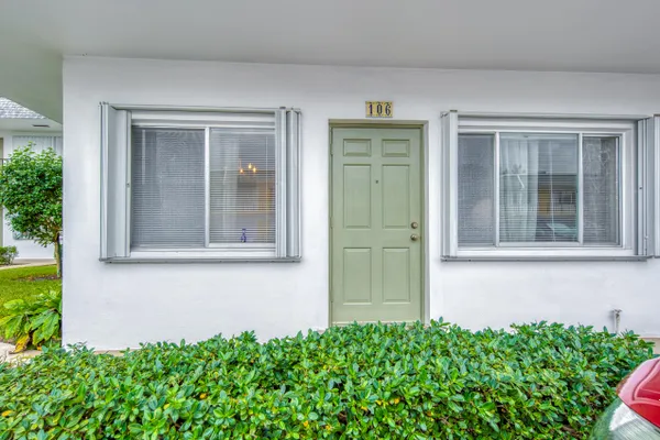 Property Slideshow image 2 of 20 | 3040 lake osborne dr 106, ,, FL, 33461