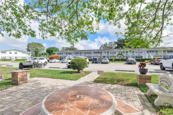 Property Slideshow image 2 of 39 | 143 oakridge j 143, Deerfield Beach, FL, 33442