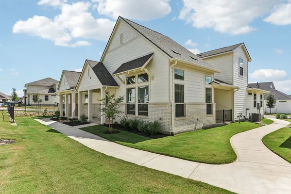 Property Slideshow image 2 of 32 | 104 maceo way 102, San Marcos, TX, 78666
