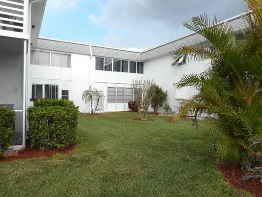 Property Slideshow image 3 of 27 | 3322 cynthia ln 106, ,, FL, 33461