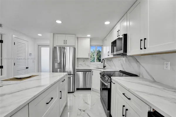 Property Slideshow image 2 of 51 | 8900 washington blvd 416, Pembroke Pines, FL, 33025