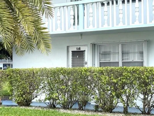 Property Slideshow image 2 of 56 | 120 dorchester f f, West Palm Beach, FL, 33417
