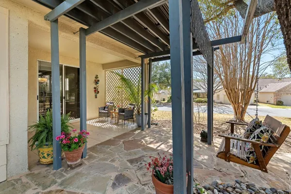 Property Slideshow image 3 of 39 | 100 blacksmiths cir, Georgetown, TX, 78633