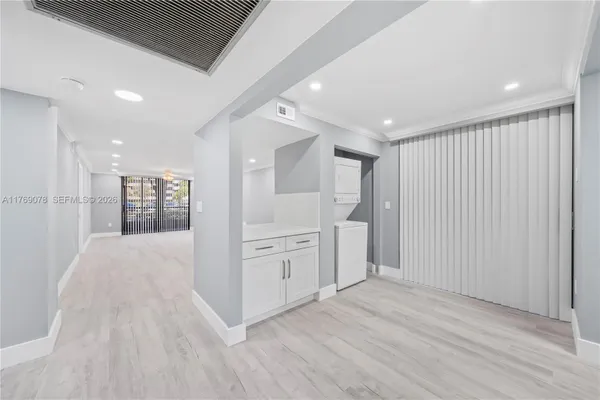 Property Slideshow image 2 of 23 | 1001 colony point cir 114, Pembroke Pines, FL, 33026