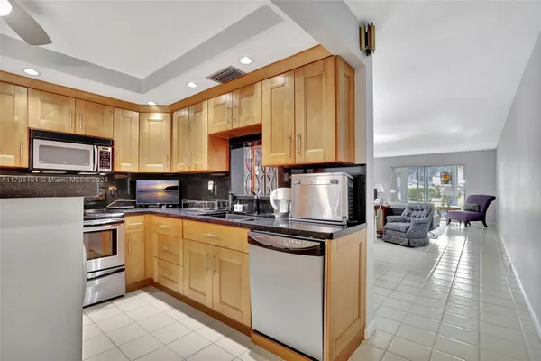 Property Slideshow image 3 of 63 | 2301 lucaya ln m1, Coconut Creek, FL, 33066