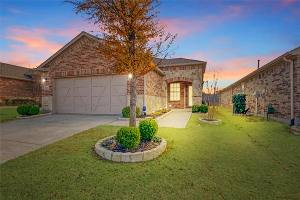 Property Slideshow image 2 of 31 | 804 freedom ln, Aubrey, TX, 76227