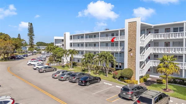 Property Slideshow image 3 of 43 | 3037 newport h # 3037, Deerfield Beach, FL, 33442