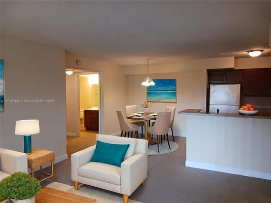 Property Slideshow image 3 of 11 | 7630 westwood dr 305, Tamarac, FL, 33321