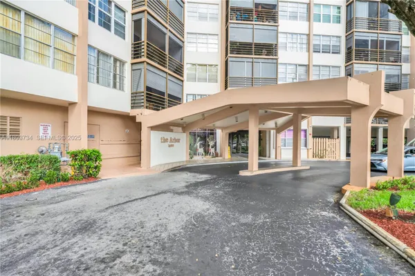 Property Slideshow image 2 of 33 | 1400 saint charles pl l4, Pembroke Pines, FL, 33026