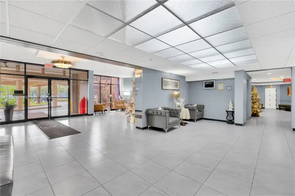 Property Slideshow image 3 of 33 | 1400 saint charles pl l4, Pembroke Pines, FL, 33026