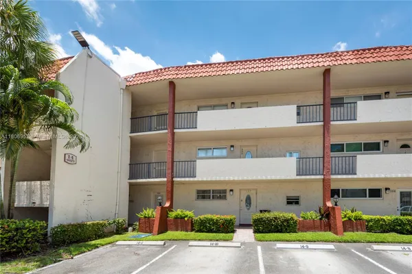 Property Slideshow image 2 of 47 | 9823 s hollybrook lake dr 105, Pembroke Pines, FL, 33025