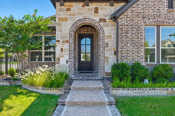 Property Slideshow image 3 of 38 | 4760 kings garden pkwy, Arlington, TX, 76005