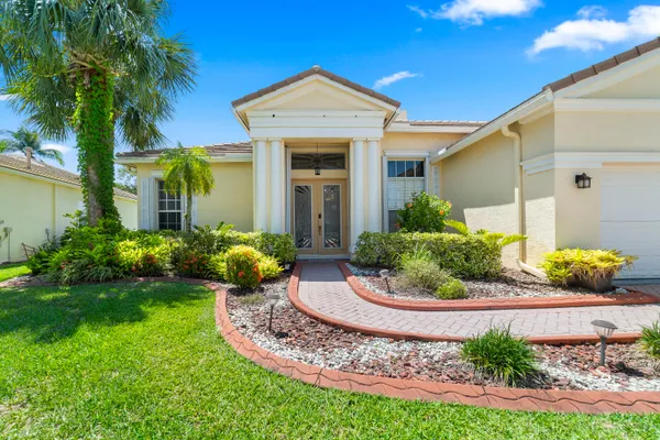 Property Slideshow image 2 of 42 | 525 sw lake manatee way, Port St Lucie, FL, 34986