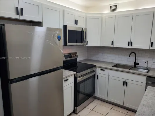 Property Slideshow image 2 of 29 | 800 sw 131st ave 113f, Pembroke Pines, FL, 33027