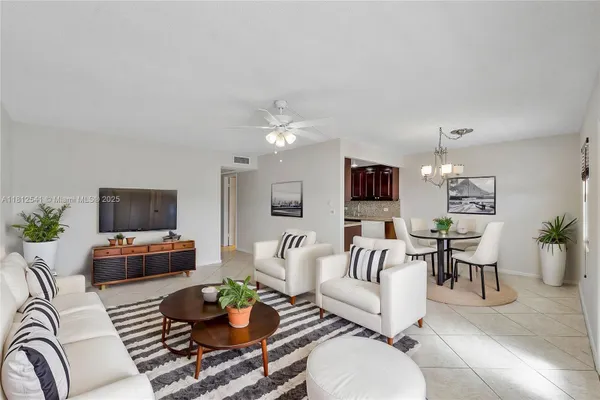 Property Slideshow image 2 of 37 | 3116 newport u # 3116, Deerfield Beach, FL, 33442
