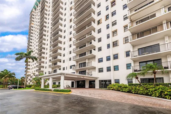 Property Slideshow image 2 of 58 | 1201 s ocean dr apt 610n, Hollywood, FL, 33019