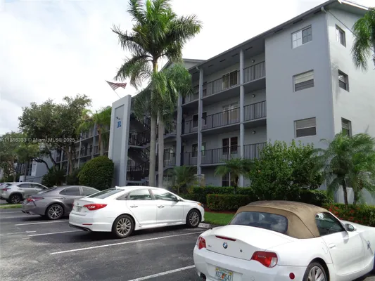 Property Slideshow image 3 of 46 | 900 sw 125th way r112, Pembroke Pines, FL, 33027