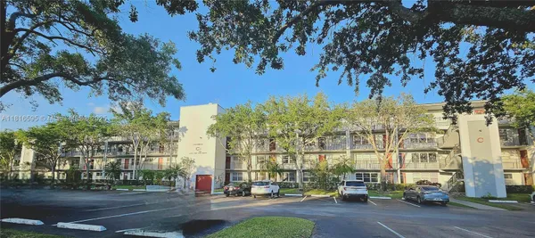 Property Slideshow image 2 of 29 | 1401 sw 134th way apt 412c, Pembroke Pines, FL, 33027