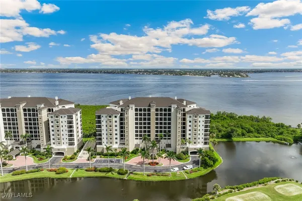 Property Slideshow image 3 of 50 | 11600 court of palms 301, Fort Myers, FL, 33908