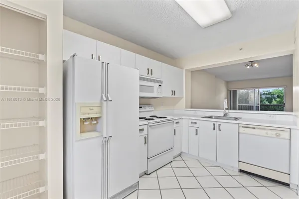 Property Slideshow image 3 of 39 | 9511 weldon cir g406, Tamarac, FL, 33321