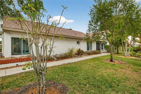 Property Slideshow image 3 of 44 | 1836 pine glade cir, Fort Myers, FL, 33907