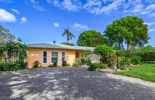 Property Slideshow image 2 of 24 | 737 mooring line dr, Naples, FL, 34102