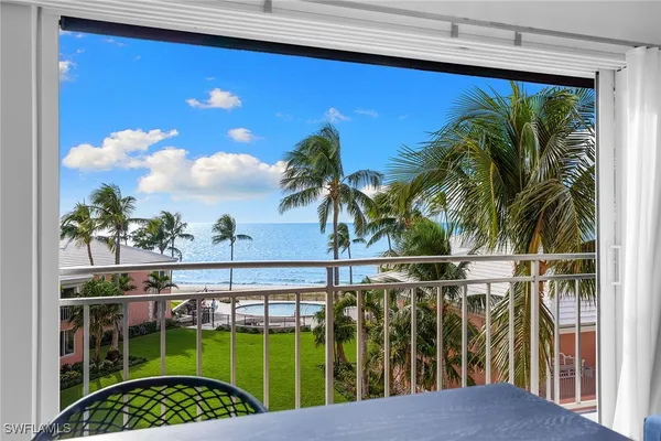 Property Slideshow image 2 of 39 | 2401 gulf shore blvd 44, Naples, FL, 34103