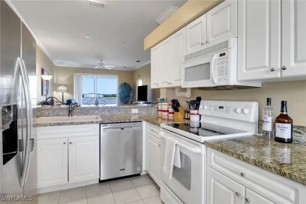 Property Slideshow image 3 of 23 | 10390 washingtonia palm way 4443, Fort Myers, FL, 33966