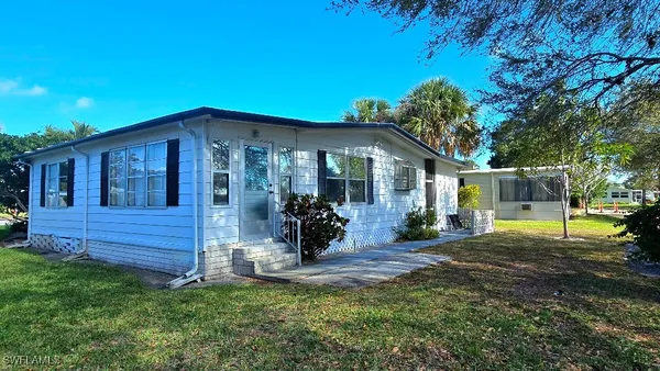 Property Slideshow image 3 of 23 | 537 charlemagne blvd, Naples, FL, 34112