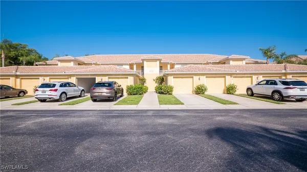 Property Slideshow image 3 of 41 | 19470 cromwell ct 103, Fort Myers, FL, 33912