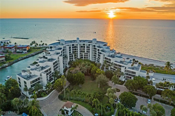 Property Slideshow image 3 of 38 | 2310 gulf shore blvd 112, Naples, FL, 34103