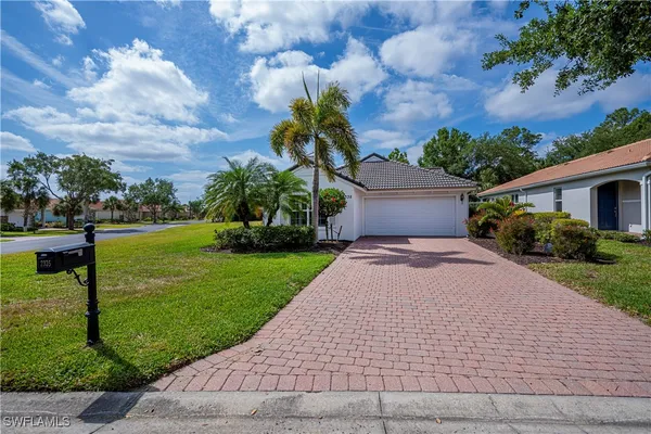 Property Slideshow image 2 of 50 | 2335 summersweet dr, Alva, FL, 33920