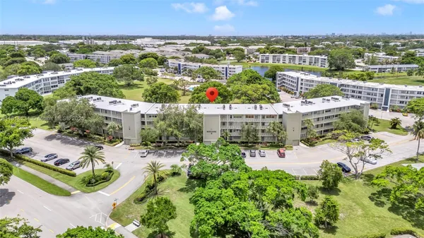 Property Slideshow image 2 of 27 | 2026 berkshire b # 2026, Deerfield Beach, FL, 33442