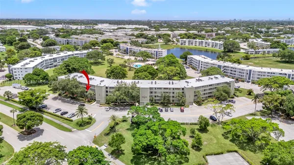 Property Slideshow image 3 of 27 | 2026 berkshire b # 2026, Deerfield Beach, FL, 33442