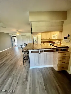 Property Slideshow image 3 of 35 | 5765 trailwinds dr 115, Fort Myers, FL, 33907