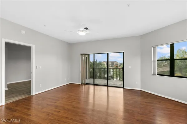 Property Slideshow image 3 of 20 | 195 vintage cir e304, Naples, FL, 34119