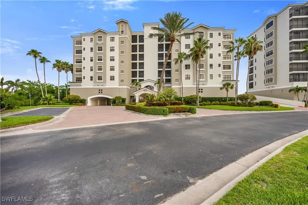 Property Slideshow image 2 of 24 | 11640 court of palms 103, Fort Myers, FL, 33908